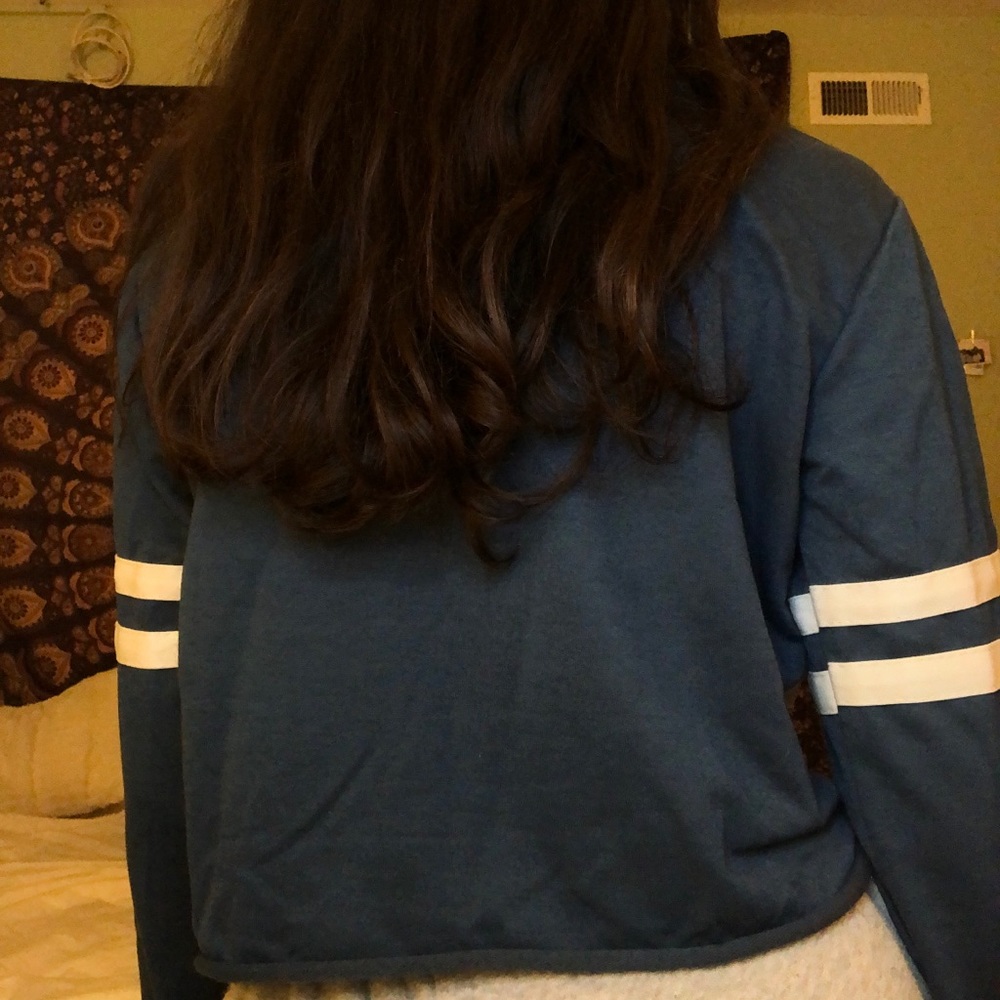 Blue sweater cropped long sleeve t